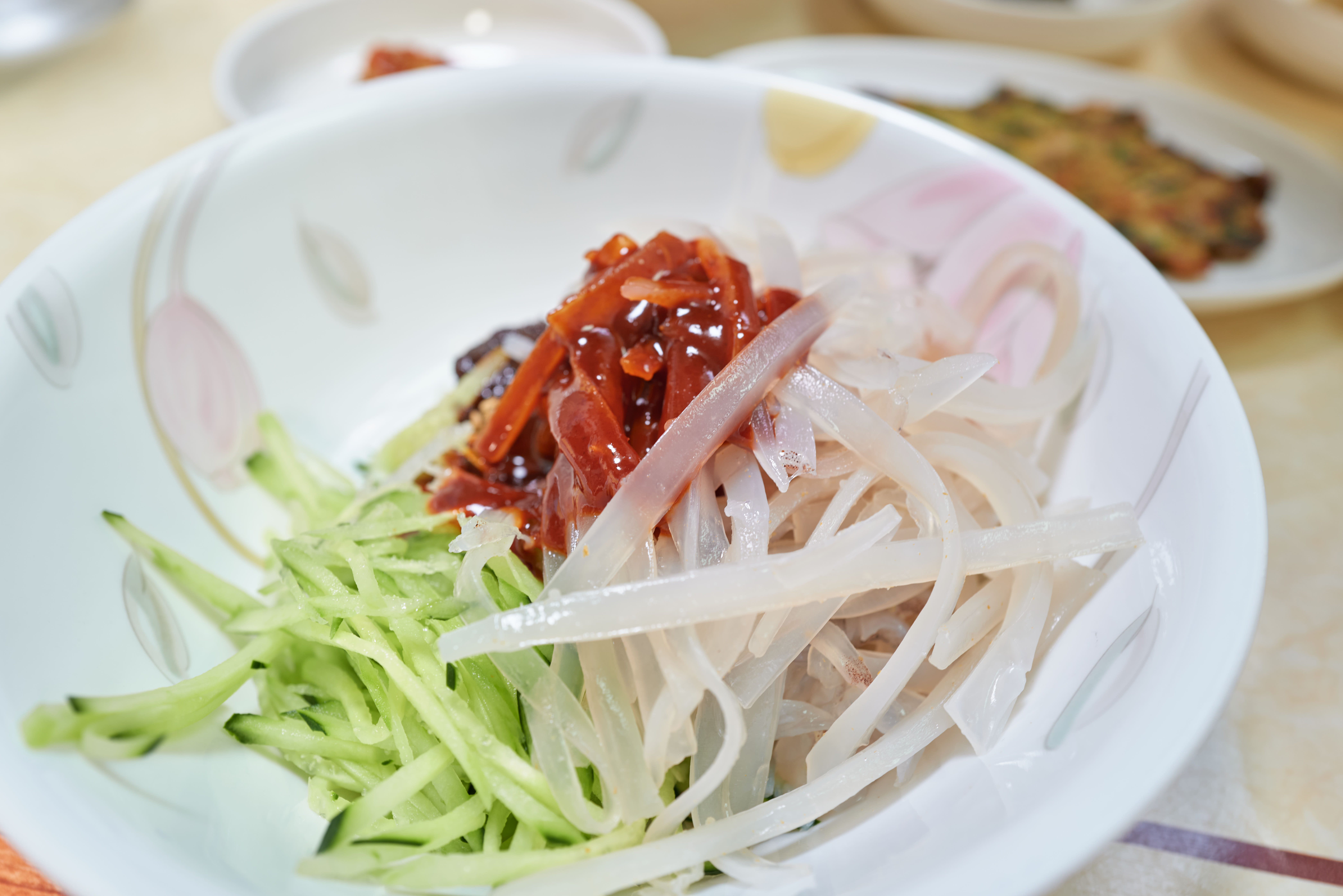 봄 도다리 물회의 역설: 제철 음식이라는 착각과 식재료의 진실